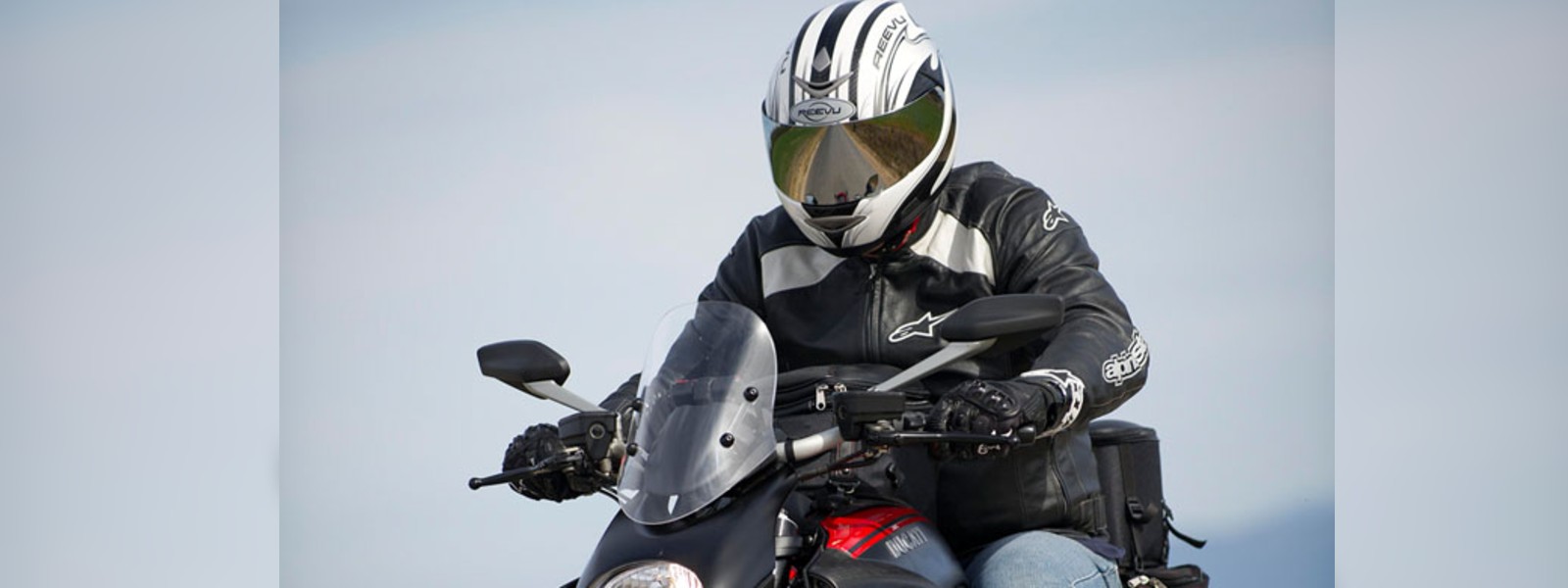 Full Face Helmet නඩු  ඉල්ලා අස්කර ගන්නැයි  උපදෙස්