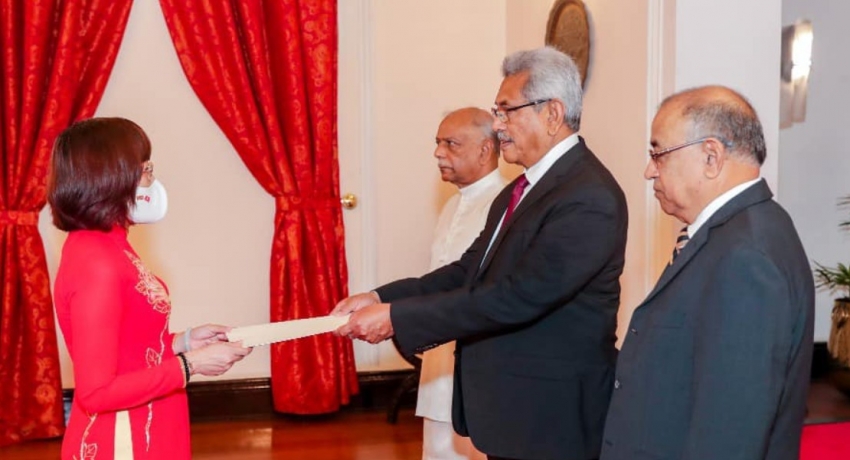 වියට්නාම තානාපතිනිය ජනපති වෙත අක්තපත්ර භාරදෙයි