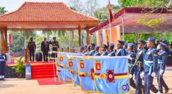 ගුවන් හමුදාවේ බලඝණ 2කට ජනාධිපති වර්ණ 