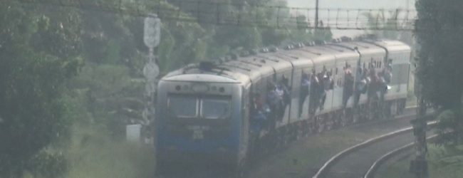 වර්ජනය මැද කොළඹට දුම්රිය 14 ක්..