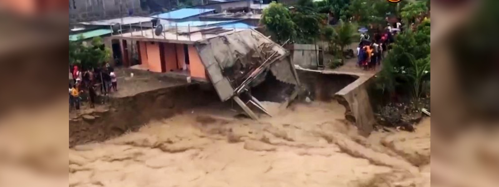 ඉන්දුනීසියාවේ ගංවතුරින් 50ක් මරුට