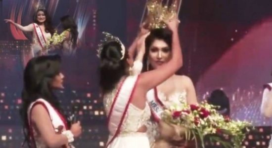 කිරුළ ගලවා කිරුළ පැළඳූ රූ රැජිණ තරගයක්...(VIDEO)