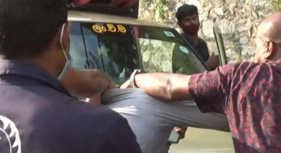 ලංවිම සේවකයින්ට පහරදුන් මහනුවර පුෂ්පදාන මාවත අඳුරේ