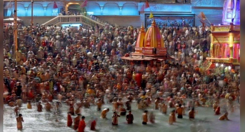 ඉන්දියාවේ කුම්භමේලා උත්සවයට පැමිණි හින්දු බැතිමතුන් සිය ගණනකට කොරෝනා