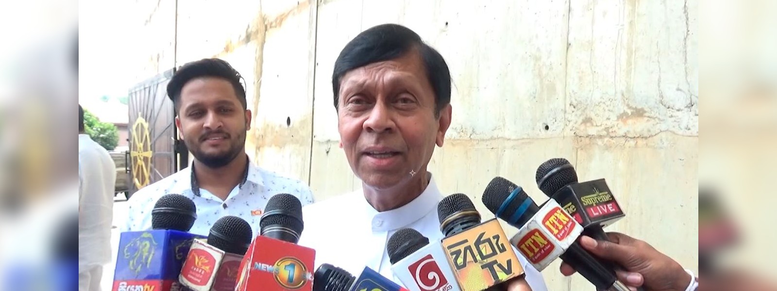 මගේ දරුවා 2016 ඉදලා පෝට් සිටි එකේ වැඩ කරන්නේ