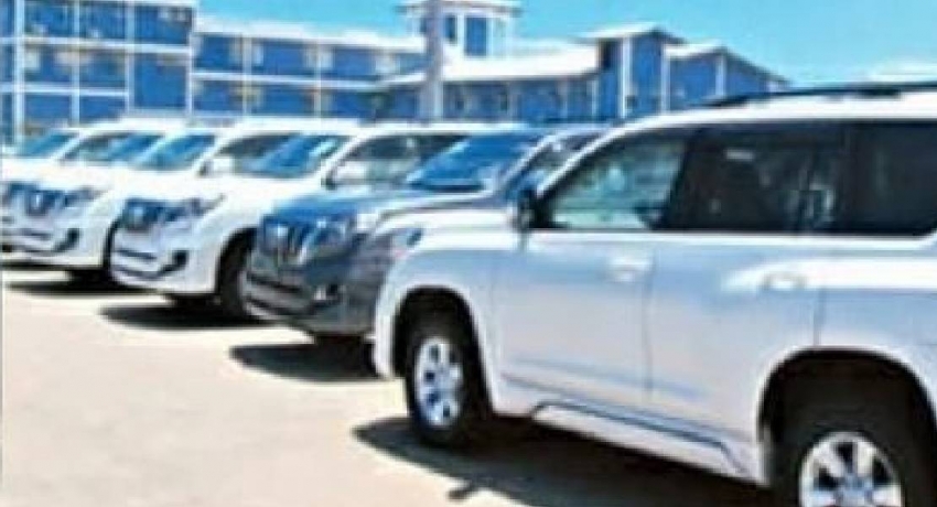 ”අපෙන් නම්, වාහන ඕනෙ ද කියලා ඇහුවේ නැහැ…” – ඇමති අමරවීර