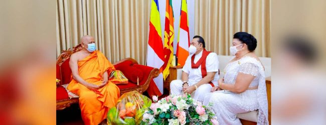 අගමැති දළඳා සමිඳුන් වැඳ පුදා ගනී