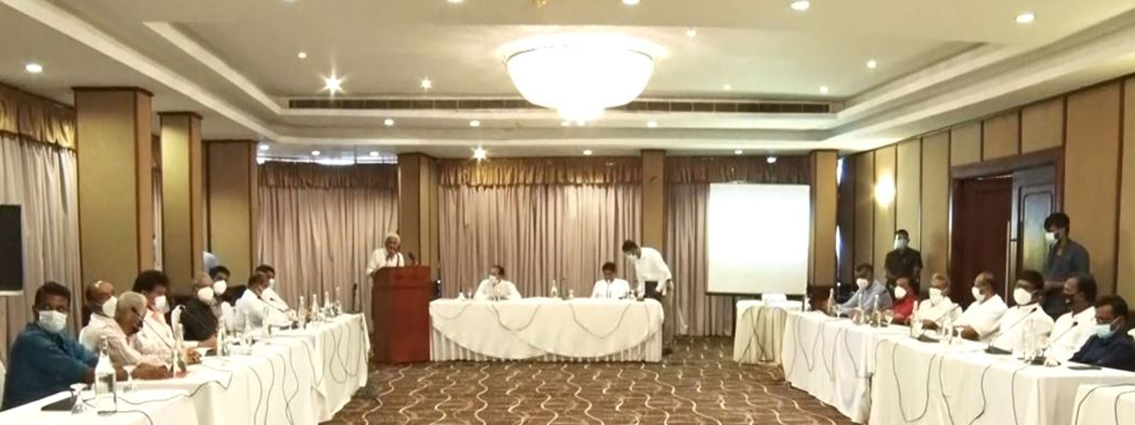 විපක්ෂයේ නායකයින් එකම වේදිකාවක..