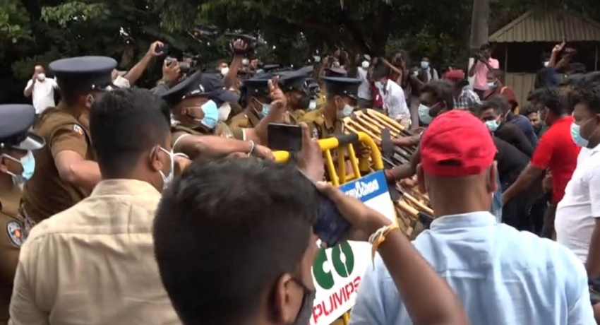 විරෝධතාව අතරතුරදී රාජකාරියේ සිට මහරගම ස්ථානාධිපතිට තුවාල