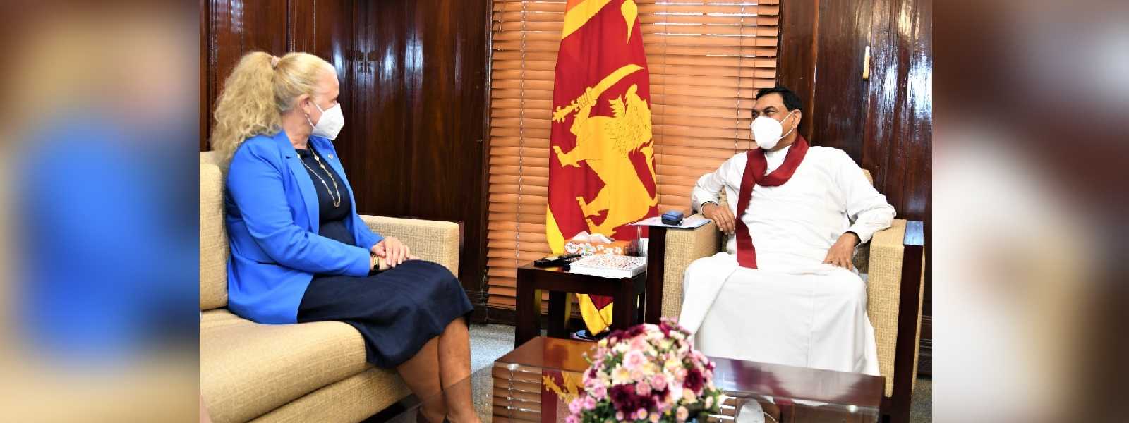 තනාපතිවරු තිදෙනෙක් මුදල් ඇමති බැසිල් හමුවෙයි