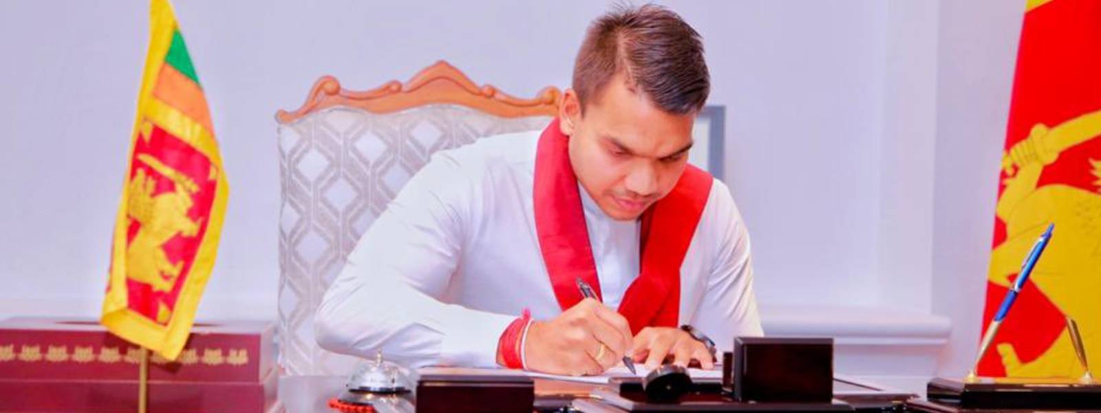නාමල් රාජපක්ෂ ඉල්ලා අස්වෙයි
