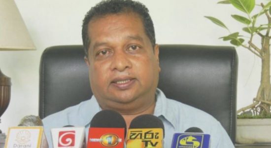 ''තාප්පවල චිත්‍ර ඇඳපු තරුණයො පාස්පෝට් පොලිමේ''