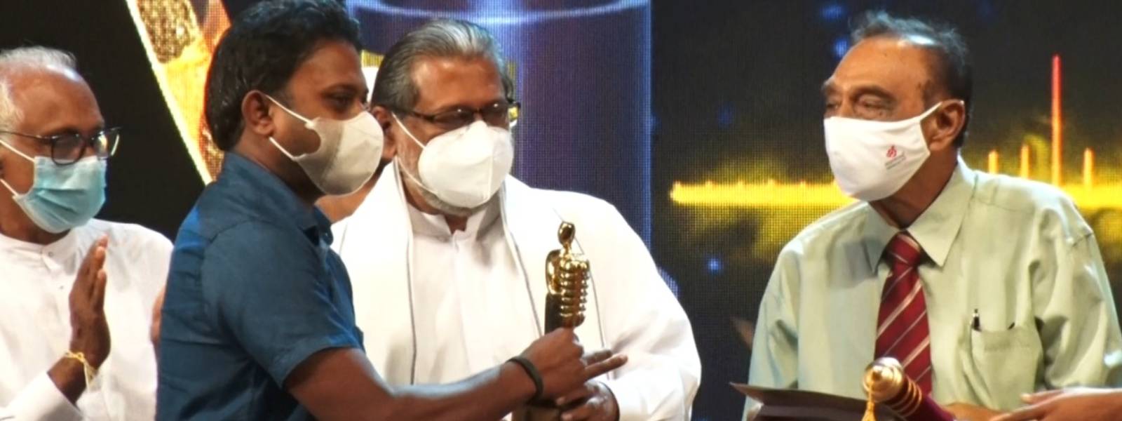 News 1st,සිරස සහ ශක්ති FM සම්මානවලින් පිදුම්ලබයි