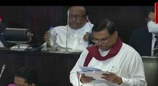 පාර්ලිමේන්තුව විනාඩි 10කට කල් තැබේ