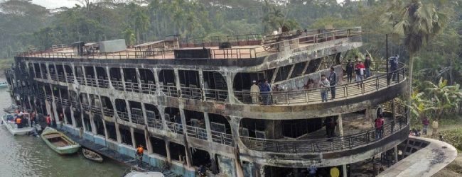 බංග්ලාදේශයේ නෞකාවක ගින්නකින් 32 කු මියයයි 