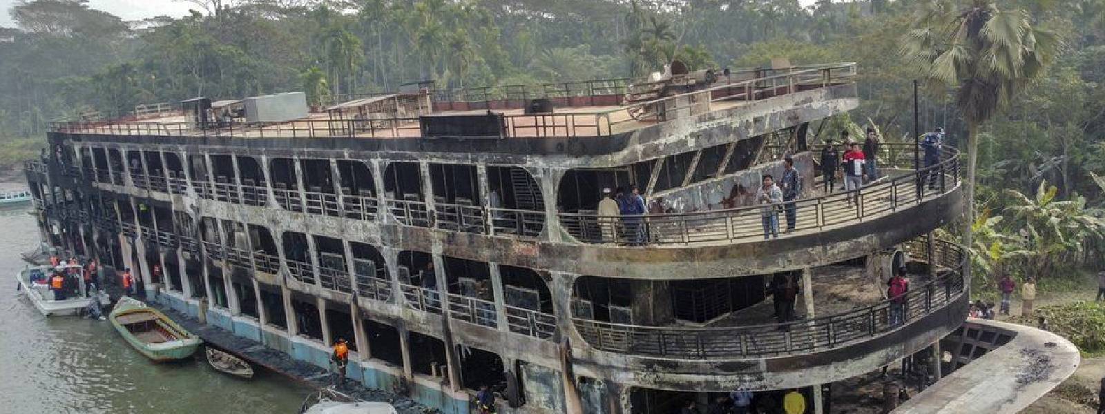 බංග්ලාදේශයේ නෞකාවක ගින්නකින් 32 කු මියයයි 