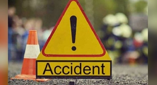 රිය අනතුරුවලින් දරුවෙකු ඇතුළු 5 දෙනෙකු මියයයි 