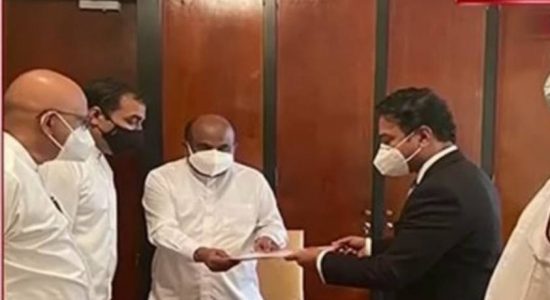 මනූෂට එරෙහිව විනය ක්‍රියාමාර්ග ගන්නැයි ඉල්ලීමක් 