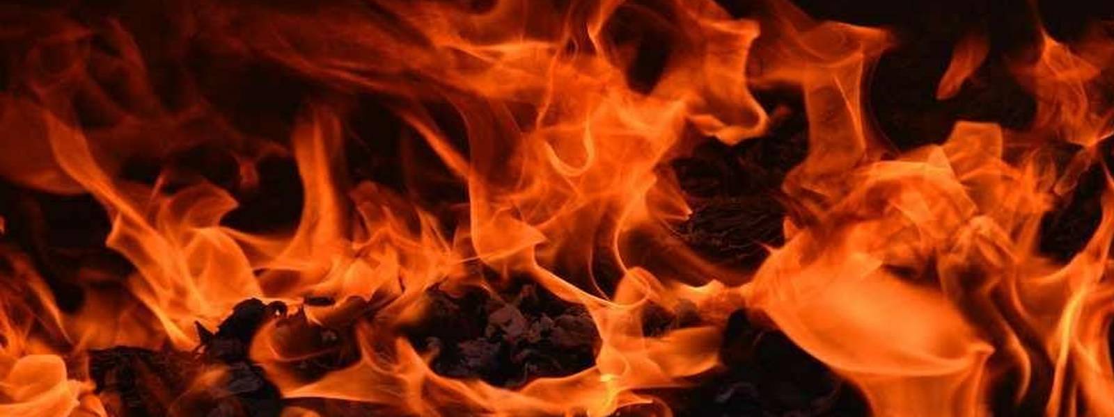 කොළඹ රසායනික ද්‍රව්‍ය ගබඩාවක ගින්නක්
