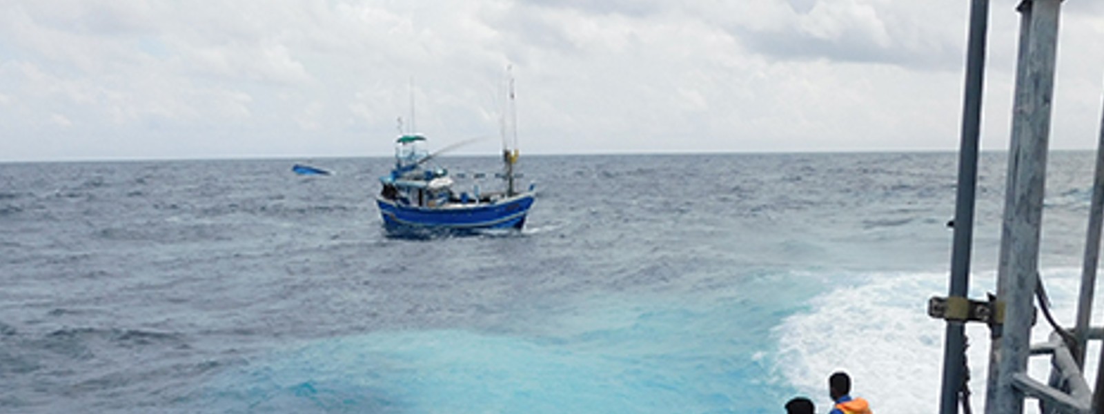 අයිස් සමග සැකකරුවන් 03 ක් අල්ලයි