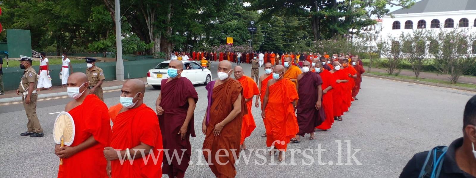 මහා සංඝරත්නය සම්මුතියකට එළඹෙයි