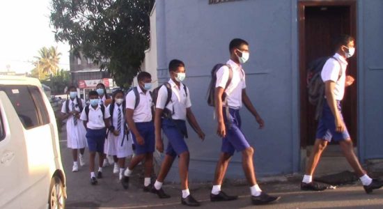 අප්‍රේල් 18 සිට පාසල් කාලය පැයකින් දීර්ඝ කෙරේ 