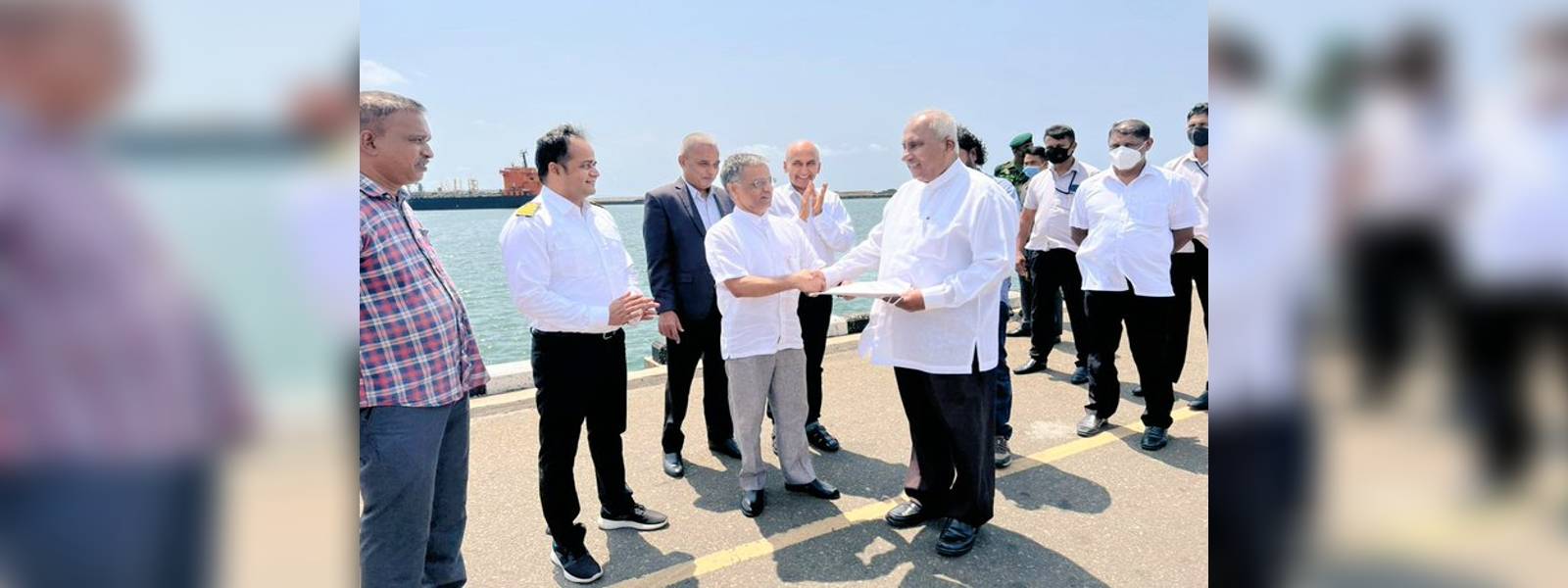 ඉන්දීය ඩීසල් නැව පිළිගන්න ඇමති වරායට යයි  