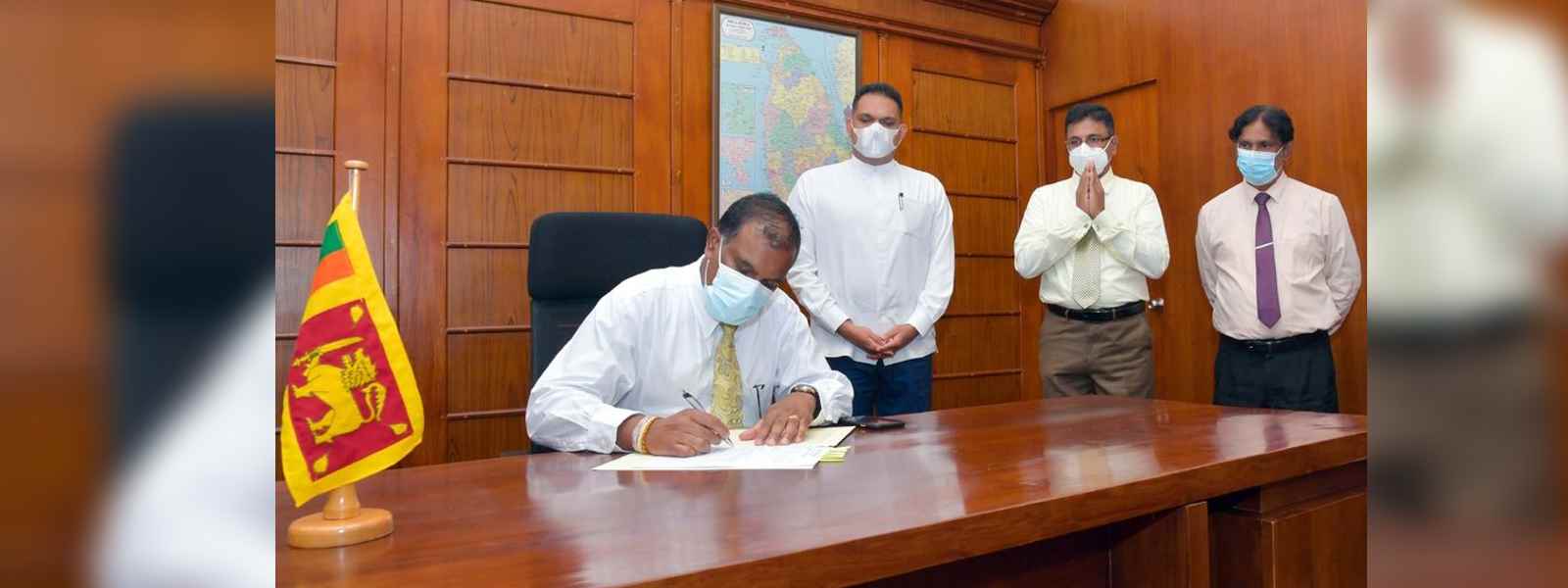 මුදල් අමාත්‍යාංශයේ නව ලේකම් වැඩ භාර ගනී.. 