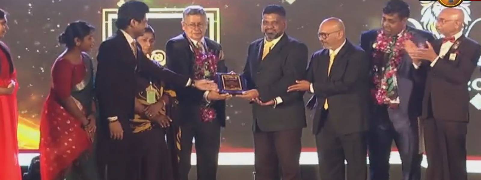 ගම්මැද්ද විශිෂ්ටතම පුරවැසි සම්මානයෙන් පිදුම් ලබයි 