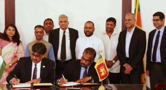 ඉන්දියාවෙන් යූරියා මිලදී ගන්න, ඩොලර් ණයක්..