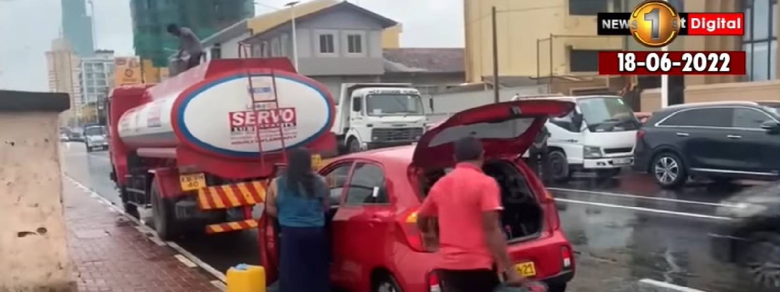 හොර පාරෙන් තෙල් බෙදූ රථ 3ක බලපත්‍ර අත්හිටුවයි