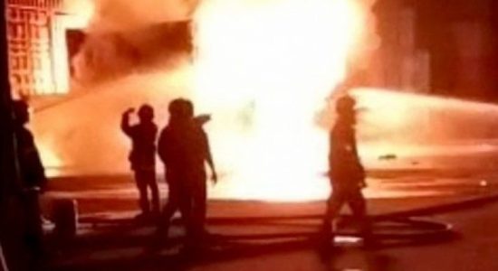 බංග්ලාදේශයේ ගින්නකින් 35ක් මරුට