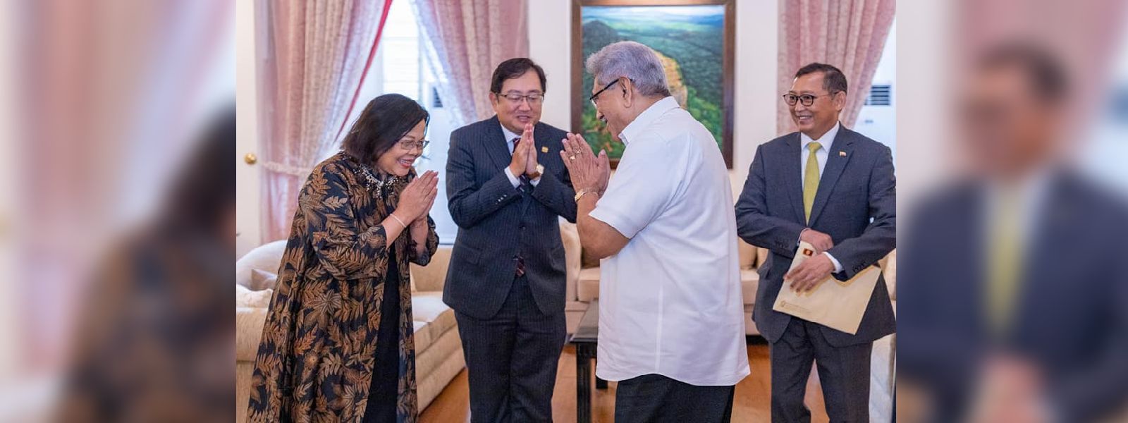 තානාපතිවරු, මහ කොමසාරිස්වරු පිරිසක් ජනපති හමුවෙයි