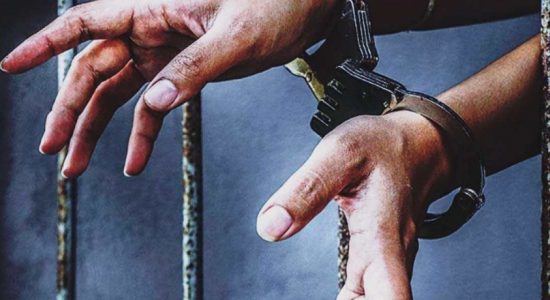 වැඩි මිලට ඉන්ධන අලෙවි කළ 6 ක් අත්අඩංගුවට 