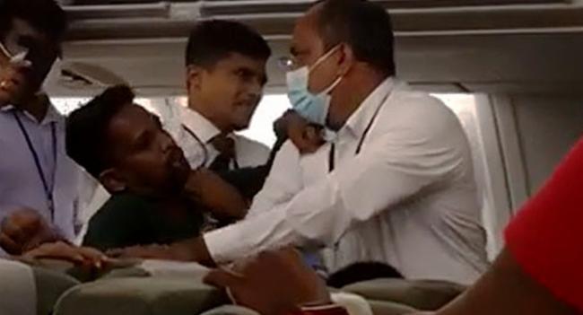 ගුවන් යානයක් කැළඹූ අත්අඩංගුවට ගැනීමක්