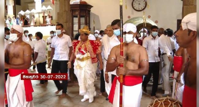 ජනපති දළදා සමිඳුන් වැඳපුදා ගනී