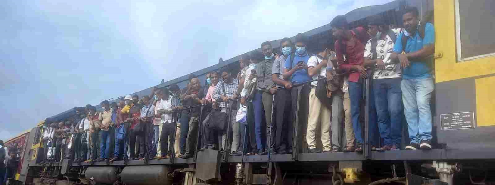 දුම්රිය සේවකයින්ට ඉන්ධන නැහැ..දුම්රිය ධාවනය අඩාලයි