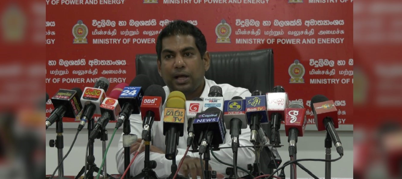 පෙට්‍රල් සහ ඩීසල් නැව් එන දින ඇමති කංචන හෙළි කරයි