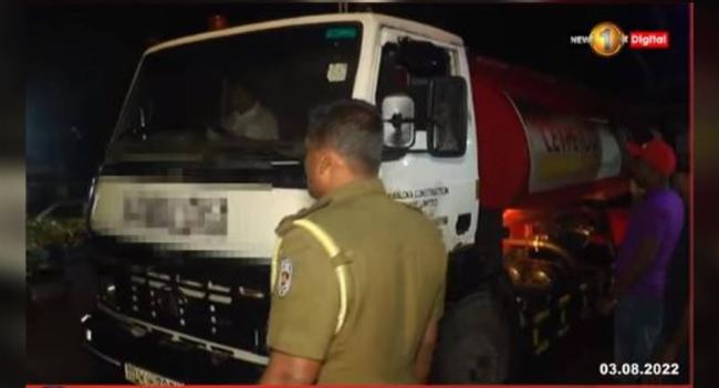 වැඩි මිලට විකුණන්න ගිය ඩීසල් බවුසරයක් අල්ලයි