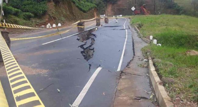කිරිමැටිය හරහා නුවරඑළිය-හැටන් මාර්ගයේ ගිලා බැසීමක්