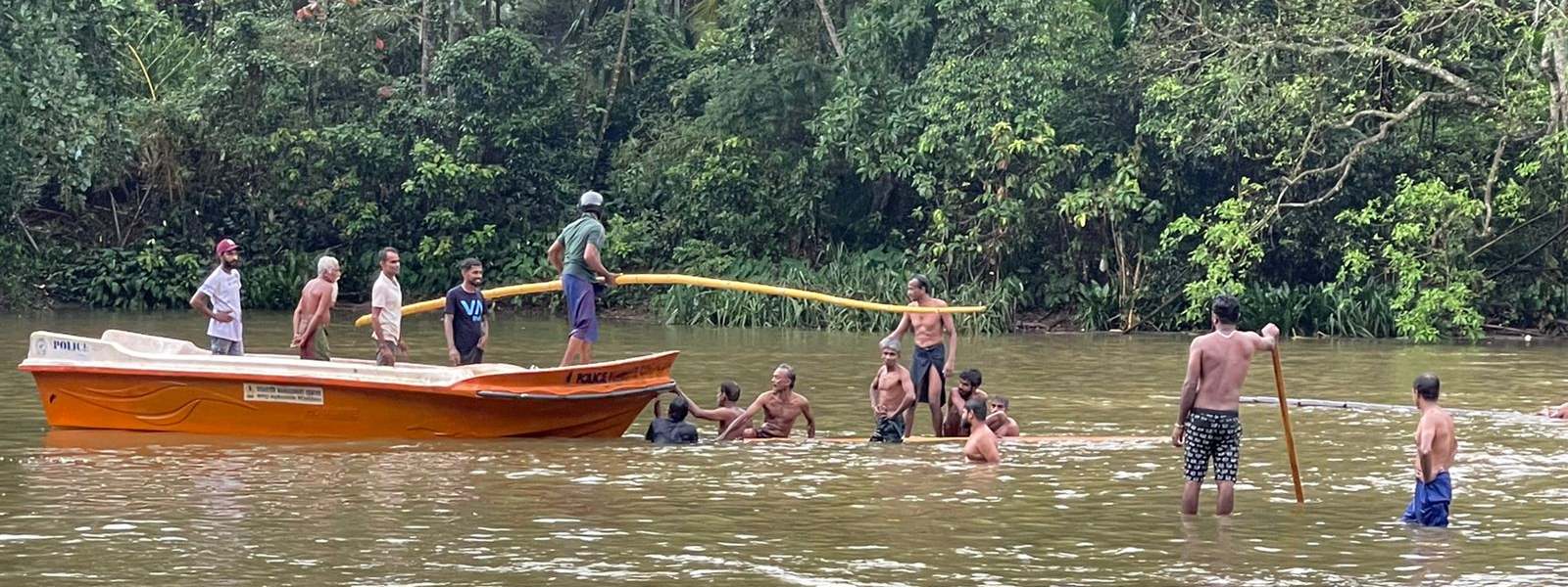 නිල්වලා ගඟේ දිය නෑමට ගිය 4 ක් අතුරුදන්
