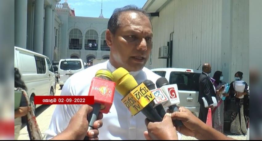 හැබැයි පක්ෂය ගන්න තීන්දුවත් එක්ක හිටගන්න ඕන