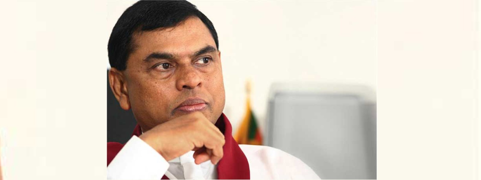 බැසිල් රාජපක්ෂ යළි දිවයිනට..