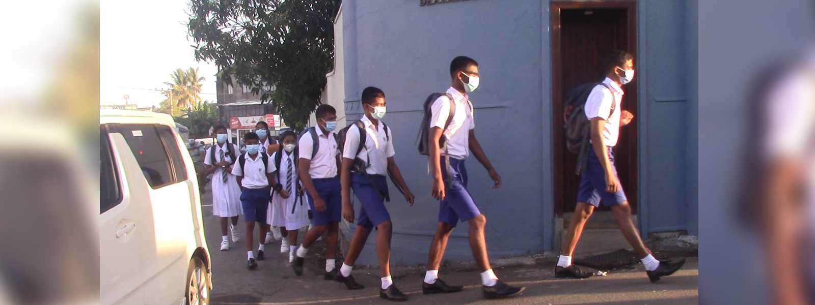 සැප්තැම්බර් (19) සඳුදා පාසල් නිවාඩුයි