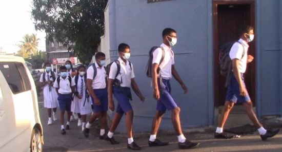 සැප්තැම්බර් (19) සඳුදා පාසල් නිවාඩුයි