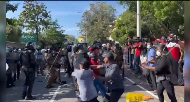 විරෝධතා කළ 84ක් පොලිස් භාරයට..