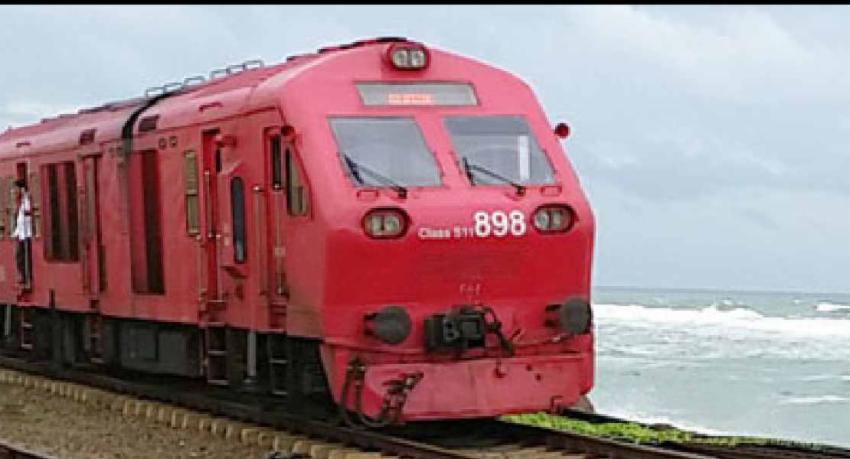 මුහුදුබඩ මාර්ගයේ තවත් දුම්රිය පීලි පැනීමක්..