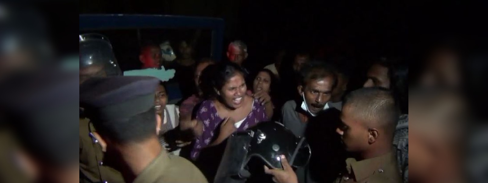 සිසුවෙකුට වෙඩි වැදීම: SI ගේ වැඩ තහනම්