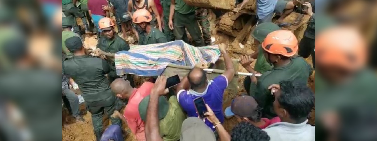පස් කන්දට යට වූ පුත්‍රයාගේ සිරුරත් හමුවෙයි