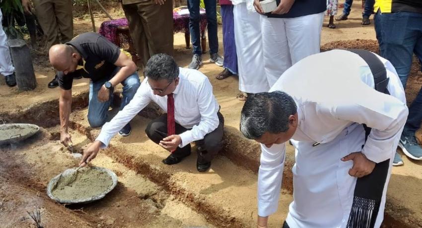 ගමක දුක දැක හිත් උණු වූ මනුෂ්‍යත්වය..